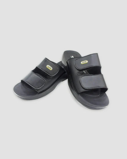 Urban Ease – Men’s Stylish Comfort Slippers