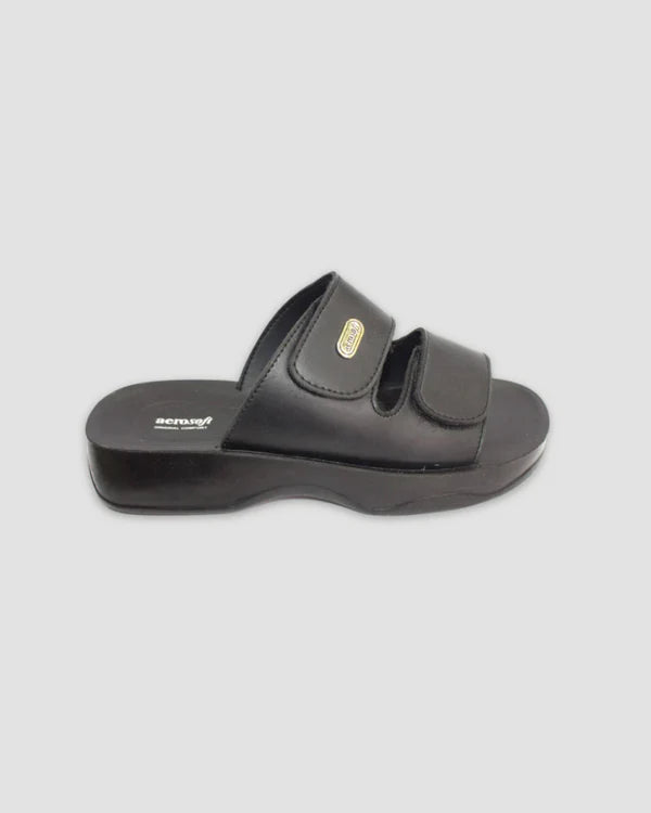 Urban Ease – Men’s Stylish Comfort Slippers