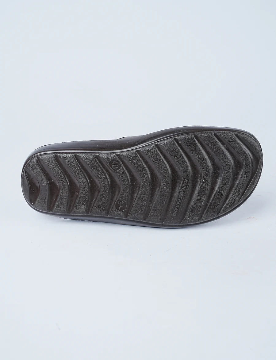 StrideMax – Premium Comfort Men’s Slipper