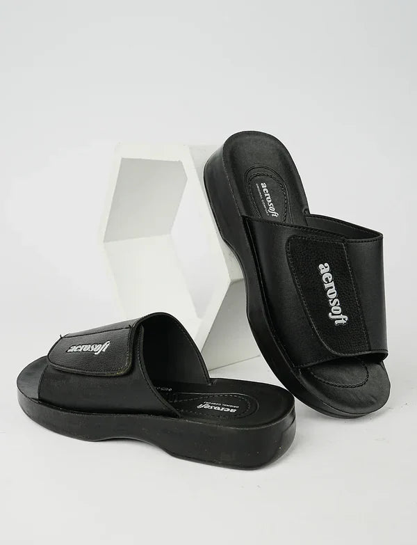 Urban Ease – Men’s Stylish Everyday Slipper